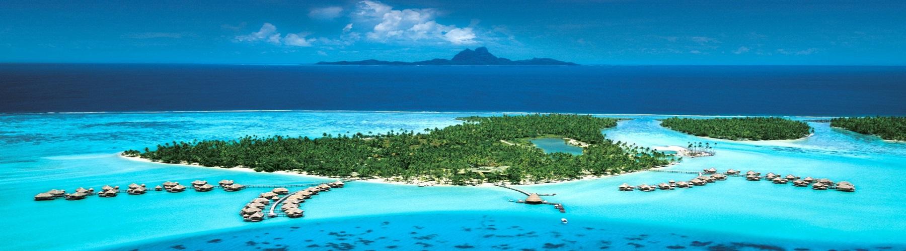 Путешественникам в отелях Французской Полинезии предлагаются роскошные бунгало с соломенной крышей